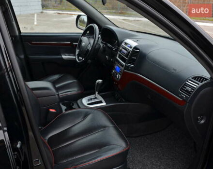 Черный Хендай Санта Фе, объемом двигателя 2.2 л и пробегом 112 тыс. км за 12300 $, фото 7 на Automoto.ua