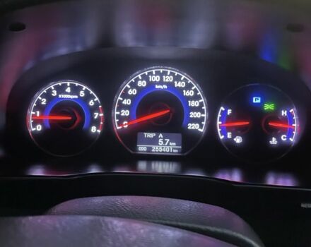 Чорний Хендай Санта Фе, об'ємом двигуна 2.4 л та пробігом 255 тис. км за 9600 $, фото 7 на Automoto.ua