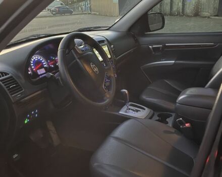 Чорний Хендай Санта Фе, об'ємом двигуна 2.4 л та пробігом 255 тис. км за 9600 $, фото 6 на Automoto.ua