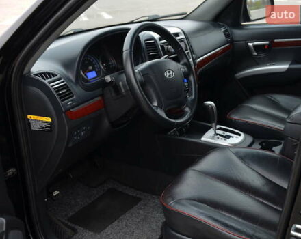 Черный Хендай Санта Фе, объемом двигателя 2.2 л и пробегом 112 тыс. км за 12300 $, фото 5 на Automoto.ua
