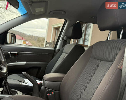 Черный Хендай Санта Фе, объемом двигателя 2.2 л и пробегом 209 тыс. км за 11250 $, фото 14 на Automoto.ua