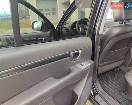 Черный Хендай Санта Фе, объемом двигателя 2.2 л и пробегом 249 тыс. км за 13650 $, фото 29 на Automoto.ua