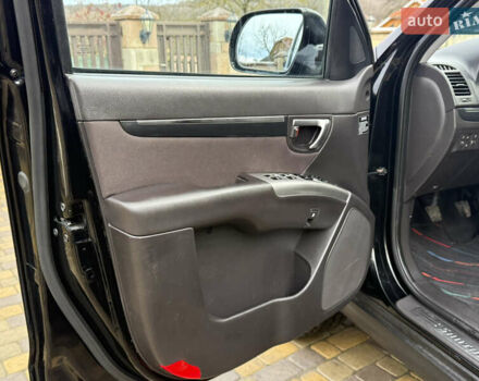 Черный Хендай Санта Фе, объемом двигателя 2.2 л и пробегом 209 тыс. км за 11250 $, фото 12 на Automoto.ua