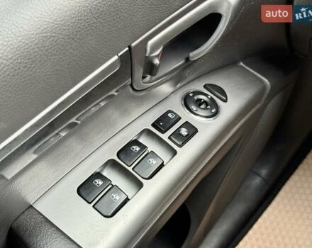 Хендай Санта Фе 2011 у Харкові на Automoto.ua Чорний Хендай Санта Фе, об'ємом двигуна 2 л та пробігом 288 тис. км за 11000 $, фото 23 на Automoto.ua