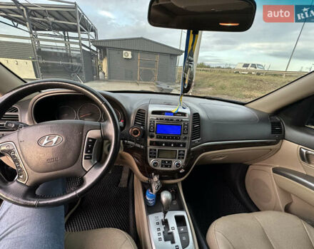 Черный Хендай Санта Фе, объемом двигателя 2.2 л и пробегом 320 тыс. км за 14500 $, фото 16 на Automoto.ua