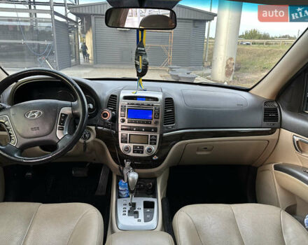 Черный Хендай Санта Фе, объемом двигателя 2.2 л и пробегом 320 тыс. км за 14500 $, фото 13 на Automoto.ua