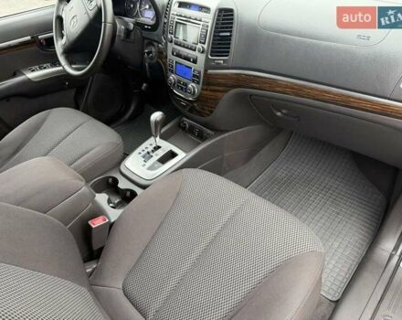 Черный Хендай Санта Фе, объемом двигателя 2.2 л и пробегом 170 тыс. км за 14200 $, фото 11 на Automoto.ua