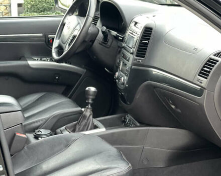 Черный Хендай Санта Фе, объемом двигателя 2.2 л и пробегом 220 тыс. км за 12000 $, фото 28 на Automoto.ua