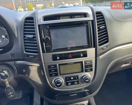 Чорний Хендай Санта Фе, об'ємом двигуна 2.2 л та пробігом 207 тис. км за 13800 $, фото 28 на Automoto.ua