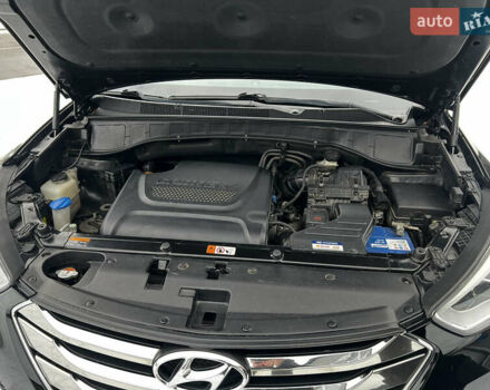 Черный Хендай Санта Фе, объемом двигателя 2.2 л и пробегом 154 тыс. км за 18600 $, фото 4 на Automoto.ua