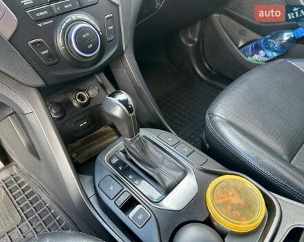 Черный Хендай Санта Фе, объемом двигателя 2.2 л и пробегом 182 тыс. км за 19000 $, фото 12 на Automoto.ua