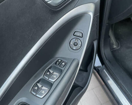 Черный Хендай Санта Фе, объемом двигателя 2.2 л и пробегом 255 тыс. км за 17500 $, фото 15 на Automoto.ua