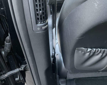 Черный Хендай Санта Фе, объемом двигателя 2.2 л и пробегом 255 тыс. км за 17500 $, фото 12 на Automoto.ua