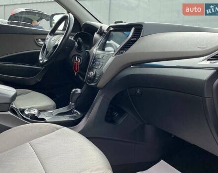 Черный Хендай Санта Фе, объемом двигателя 2.36 л и пробегом 150 тыс. км за 12700 $, фото 16 на Automoto.ua