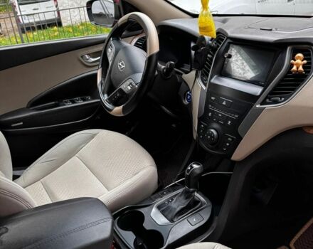 Красный Хендай Санта Фе, объемом двигателя 2 л и пробегом 166 тыс. км за 13000 $, фото 7 на Automoto.ua