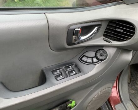 Красный Хендай Санта Фе, объемом двигателя 2 л и пробегом 400 тыс. км за 3300 $, фото 5 на Automoto.ua