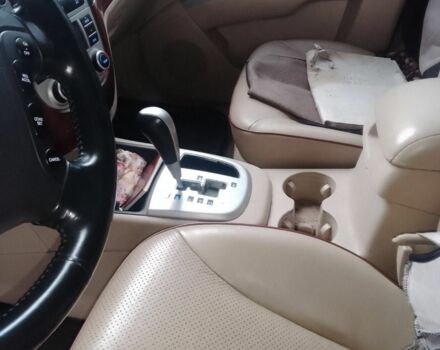 Красный Хендай Санта Фе, объемом двигателя 2.7 л и пробегом 125 тыс. км за 9700 $, фото 12 на Automoto.ua