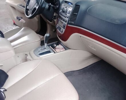 Красный Хендай Санта Фе, объемом двигателя 2.7 л и пробегом 125 тыс. км за 9700 $, фото 11 на Automoto.ua