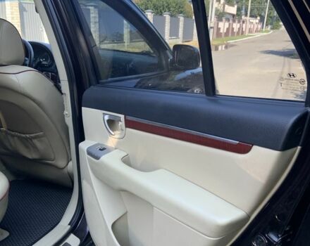 Красный Хендай Санта Фе, объемом двигателя 2.2 л и пробегом 257 тыс. км за 10000 $, фото 9 на Automoto.ua