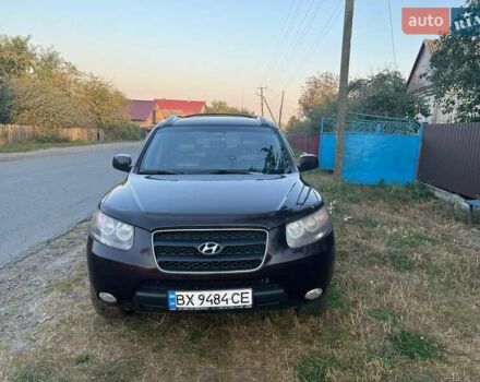 Красный Хендай Санта Фе, объемом двигателя 2.66 л и пробегом 340 тыс. км за 7899 $, фото 1 на Automoto.ua