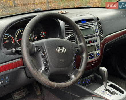 Красный Хендай Санта Фе, объемом двигателя 2.2 л и пробегом 331 тыс. км за 10490 $, фото 15 на Automoto.ua