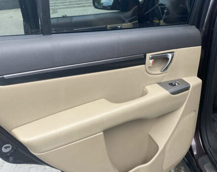 Красный Хендай Санта Фе, объемом двигателя 2.2 л и пробегом 190 тыс. км за 11499 $, фото 9 на Automoto.ua