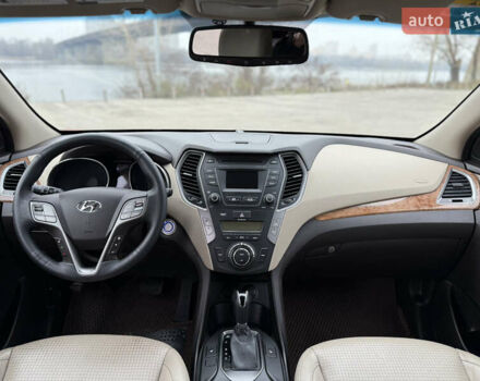 Червоний Хендай Санта Фе, об'ємом двигуна 2.4 л та пробігом 241 тис. км за 11800 $, фото 10 на Automoto.ua