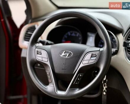 Красный Хендай Санта Фе, объемом двигателя 2.36 л и пробегом 205 тыс. км за 12800 $, фото 2 на Automoto.ua