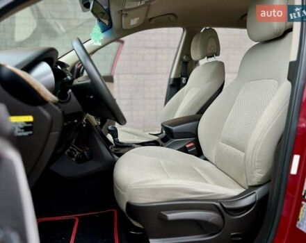 Красный Хендай Санта Фе, объемом двигателя 2.36 л и пробегом 205 тыс. км за 12800 $, фото 4 на Automoto.ua