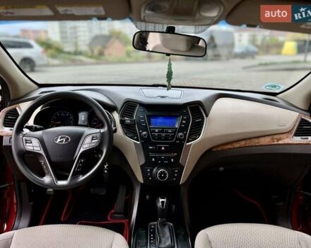Красный Хендай Санта Фе, объемом двигателя 2.36 л и пробегом 205 тыс. км за 12800 $, фото 6 на Automoto.ua
