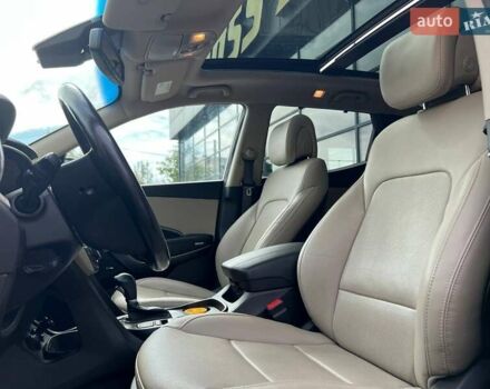 Красный Хендай Санта Фе, объемом двигателя 2 л и пробегом 125 тыс. км за 18800 $, фото 7 на Automoto.ua