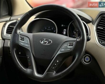 Красный Хендай Санта Фе, объемом двигателя 2 л и пробегом 125 тыс. км за 18800 $, фото 9 на Automoto.ua