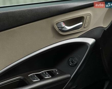 Красный Хендай Санта Фе, объемом двигателя 2 л и пробегом 125 тыс. км за 18800 $, фото 6 на Automoto.ua