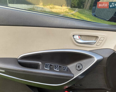 Красный Хендай Санта Фе, объемом двигателя 2.4 л и пробегом 102 тыс. км за 18550 $, фото 5 на Automoto.ua