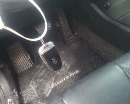 Красный Хендай Санта Фе, объемом двигателя 2.5 л и пробегом 75 тыс. км за 18300 $, фото 7 на Automoto.ua