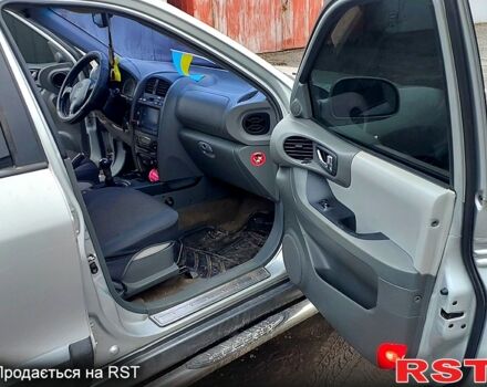 Хендай Санта Фе, объемом двигателя 2 л и пробегом 200 тыс. км за 7650 $, фото 7 на Automoto.ua