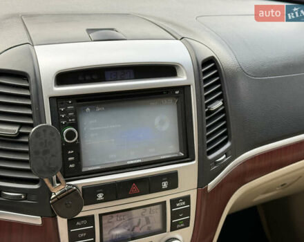 Хендай Санта Фе, объемом двигателя 2.2 л и пробегом 300 тыс. км за 5100 $, фото 31 на Automoto.ua