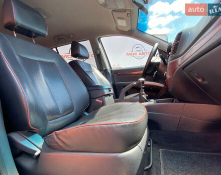 Хендай Санта Фе, объемом двигателя 2.2 л и пробегом 255 тыс. км за 9900 $, фото 10 на Automoto.ua