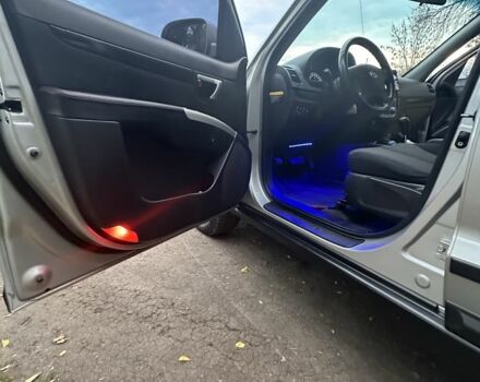 Хендай Санта Фе 2006 в Кривом Роге на Automoto.ua Серый Хендай Санта Фе, объемом двигателя 2.2 л и пробегом 340 тыс. км за 8300 $, фото 6 на Automoto.ua