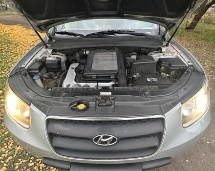 Хендай Санта Фе 2006 в Кривом Роге на Automoto.ua Серый Хендай Санта Фе, объемом двигателя 2.2 л и пробегом 340 тыс. км за 8300 $, фото 4 на Automoto.ua