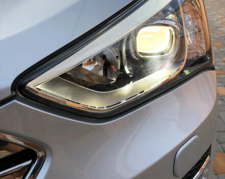 Серый Хендай Санта Фе, объемом двигателя 2.2 л и пробегом 202 тыс. км за 17700 $, фото 16 на Automoto.ua