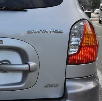 Сірий Хендай Санта Фе, об'ємом двигуна 2 л та пробігом 238 тис. км за 5800 $, фото 9 на Automoto.ua