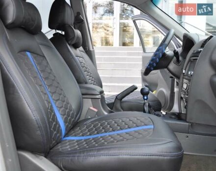 Сірий Хендай Санта Фе, об'ємом двигуна 2 л та пробігом 238 тис. км за 5800 $, фото 22 на Automoto.ua