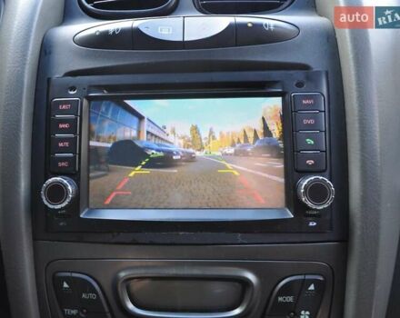 Сірий Хендай Санта Фе, об'ємом двигуна 2 л та пробігом 238 тис. км за 5800 $, фото 33 на Automoto.ua