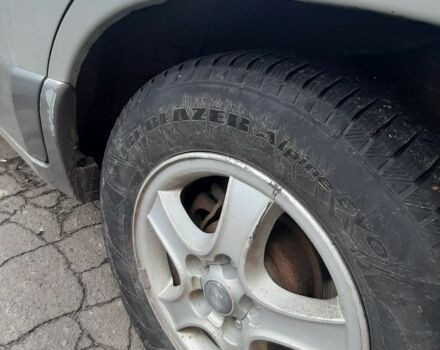 Сірий Хендай Санта Фе, об'ємом двигуна 2 л та пробігом 200 тис. км за 3546 $, фото 4 на Automoto.ua