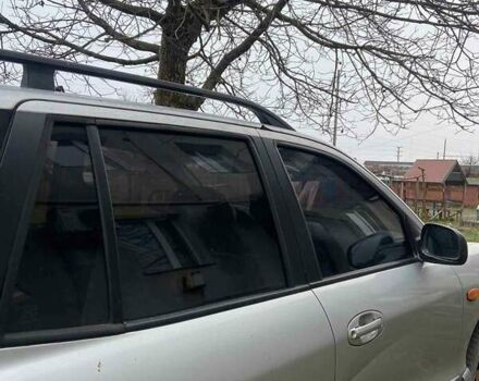 Серый Хендай Санта Фе, объемом двигателя 2.4 л и пробегом 250 тыс. км за 5000 $, фото 2 на Automoto.ua