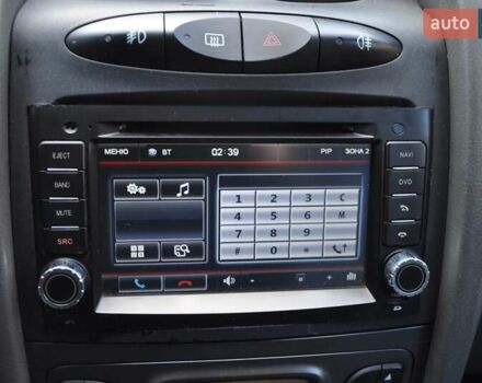 Сірий Хендай Санта Фе, об'ємом двигуна 2 л та пробігом 238 тис. км за 5800 $, фото 32 на Automoto.ua