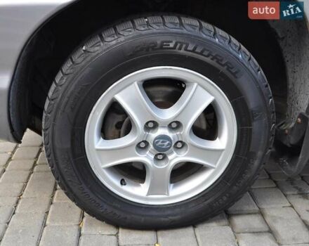 Сірий Хендай Санта Фе, об'ємом двигуна 2 л та пробігом 238 тис. км за 5800 $, фото 15 на Automoto.ua