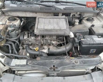 Серый Хендай Санта Фе, объемом двигателя 2 л и пробегом 334 тыс. км за 5000 $, фото 2 на Automoto.ua