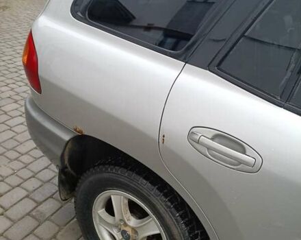 Серый Хендай Санта Фе, объемом двигателя 1.99 л и пробегом 350 тыс. км за 4200 $, фото 2 на Automoto.ua